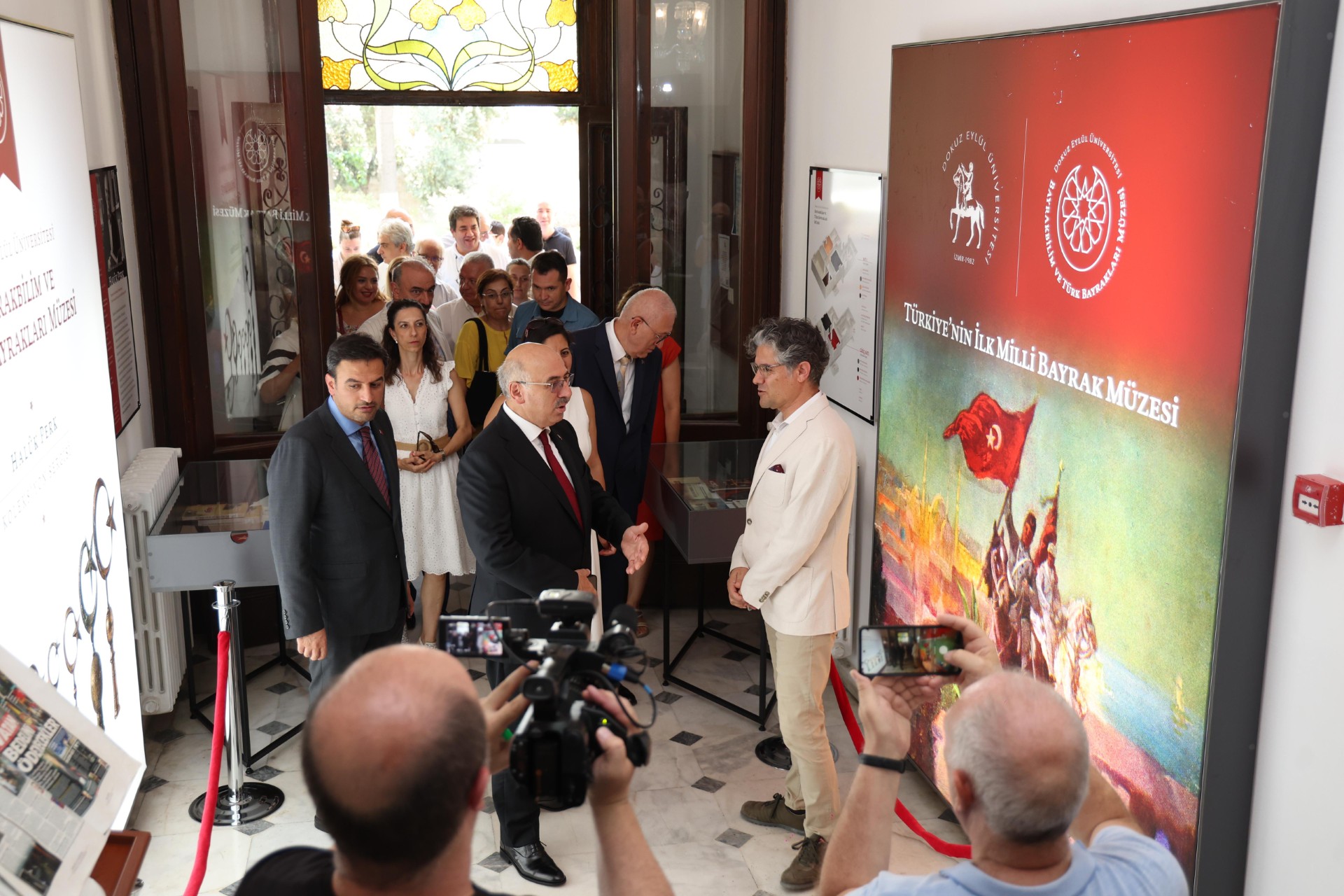 DEÜ'DE 15 TEMMUZ ANMASI: ASLA UNUTMAYACAK, UNUTTURMAYACAĞIZ